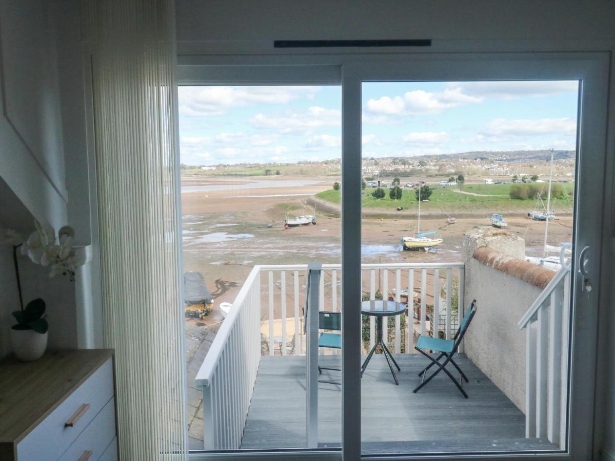 Driftwood Villa Ексмут Екстериор снимка